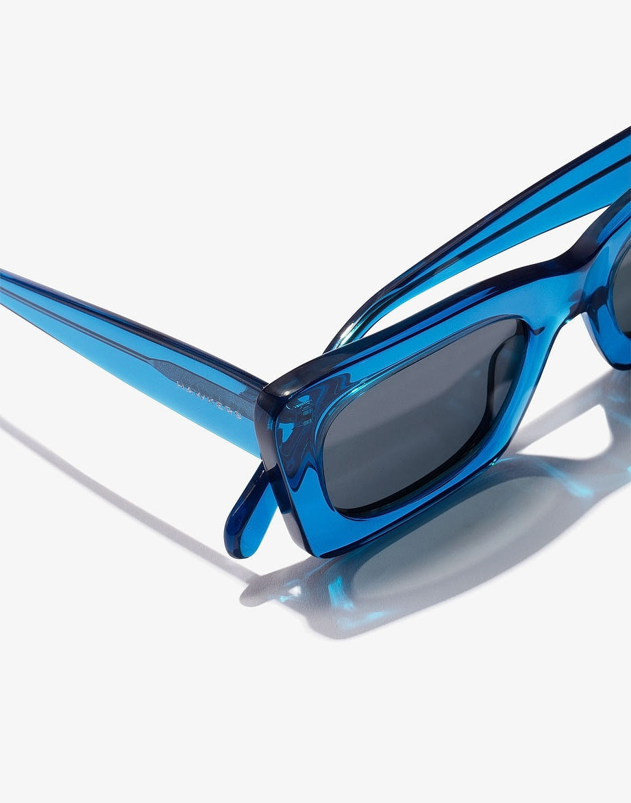 PAULA ECHEVARRÍA X HAWKERS - ELECTRIC BLUE LAUPER HAWKERS